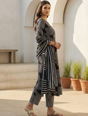 Women Printed Regular  Cotton Kurta with Trousers & With Dupatta 5