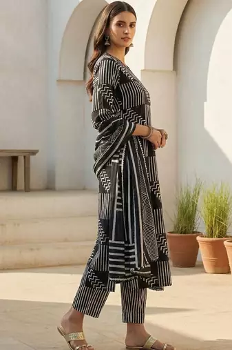Women Printed Regular  Cotton Kurta with Trousers & With Dupatta