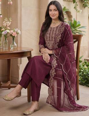 Women Ethnic Motifs Embroidered Regular Thread Work Liva Kurta with Trousers & With Dupatta 1