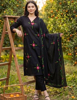 Women Floral Printed Regular Thread Work Cotton Kurta with Trousers & Dupatta 1