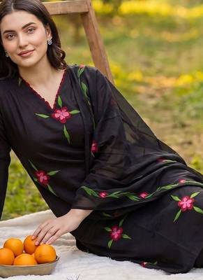 Women Floral Printed Regular Thread Work Cotton Kurta with Trousers & Dupatta 2