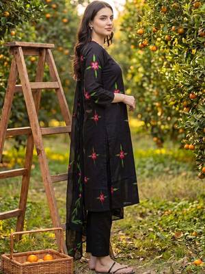 Women Floral Printed Regular Thread Work Cotton Kurta with Trousers & Dupatta 4