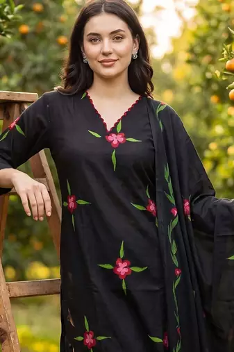 Women Floral Printed Regular Thread Work Cotton Kurta with Trousers & Dupatta