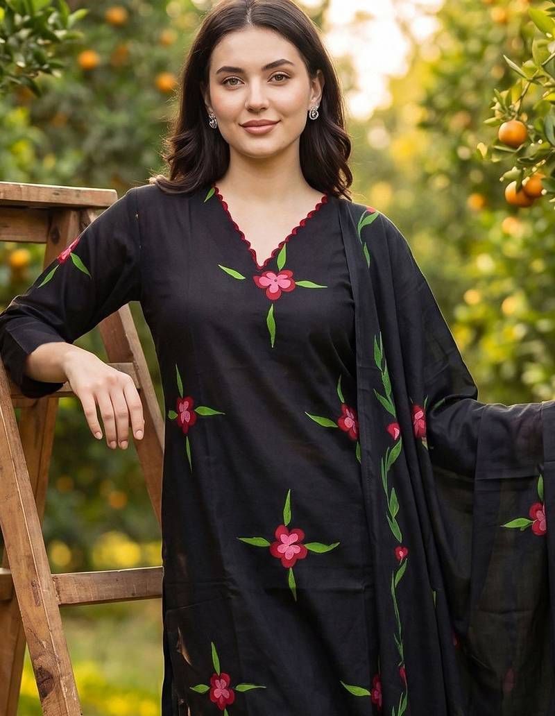Women Floral Printed Regular Thread Work Cotton Kurta with Trousers & Dupatta