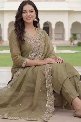 Women Ethnic Motifs Embroidered Regular Thread Work Kurta with Trousers & With Dupatta