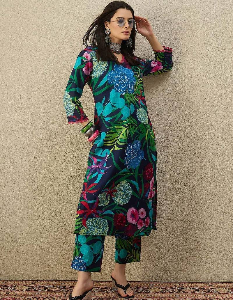 Women Floral Printed Regular  Cotton Kurta with Trousers