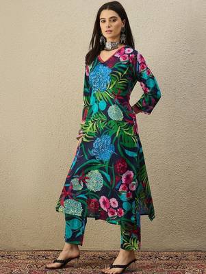 Women Floral Printed Regular  Cotton Kurta with Trousers 4