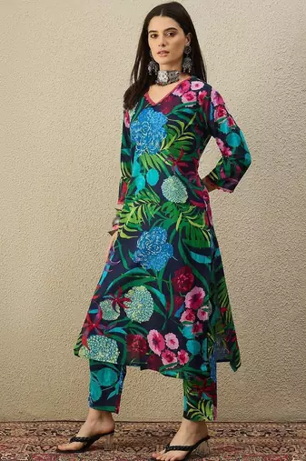 Women Floral Printed Regular  Cotton Kurta with Trousers