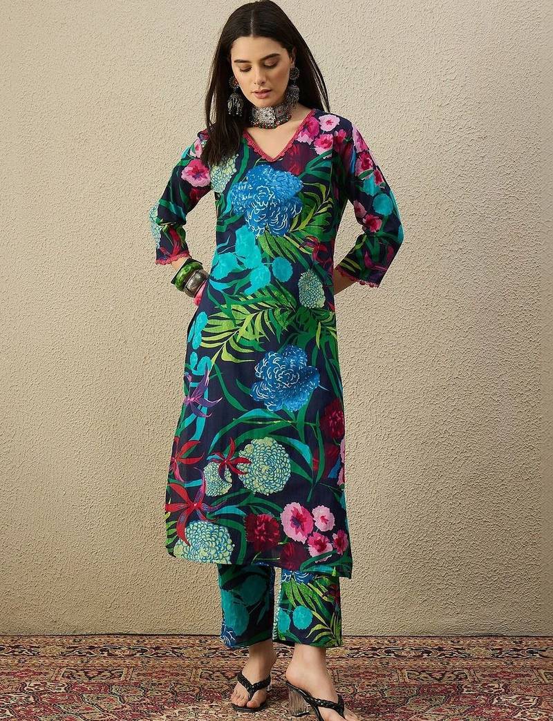 Women Floral Printed Regular  Cotton Kurta with Trousers