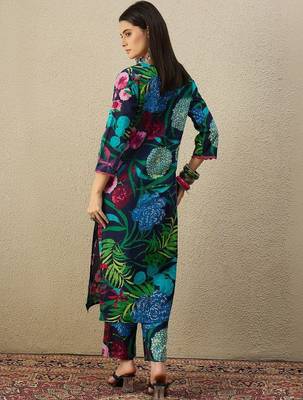 Women Floral Printed Regular  Cotton Kurta with Trousers 6