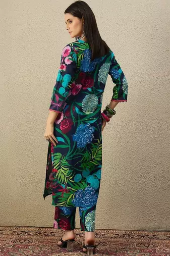 Women Floral Printed Regular  Cotton Kurta with Trousers