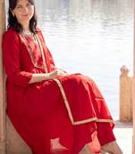 Women Embroidered Empire Thread Work Kurta with Trousers & With Dupatta