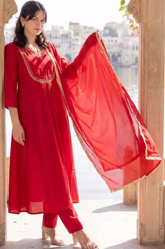 Women Embroidered Empire Thread Work Kurta with Trousers & With Dupatta