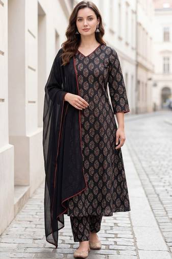 Women Ethnic Motifs Printed Cotton Kurta with Trousers & With Dupatta