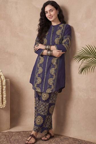 Women Ethnic Motifs Printed Cotton Kurti with Trousers
