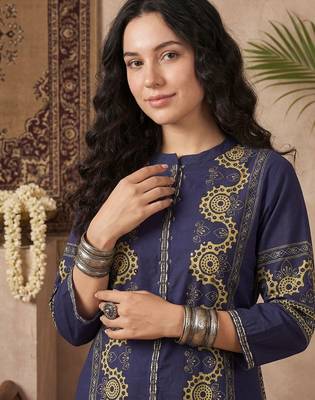 Women Ethnic Motifs Printed Regular  Cotton Kurti with Trousers 2