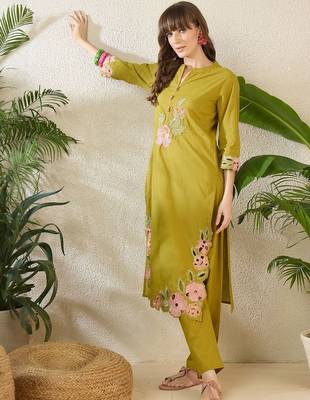 Women Floral Embroidered Regular Thread Work  Cotton Kurta with Trousers 1