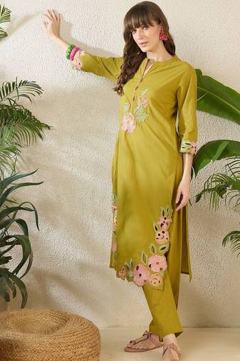 Women Floral Embroidered Thread Work Cotton Kurta with Trousers