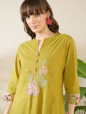 Women Floral Embroidered Regular Thread Work  Cotton Kurta with Trousers 2