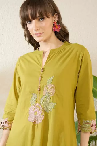 Women Floral Embroidered Regular Thread Work Pure Cotton Kurta with Trousers