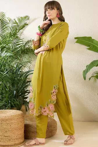 Women Floral Embroidered Regular Thread Work Pure Cotton Kurta with Trousers