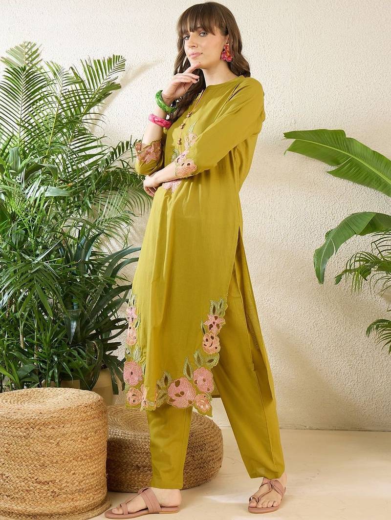 Women Floral Embroidered Regular Thread Work  Cotton Kurta with Trousers