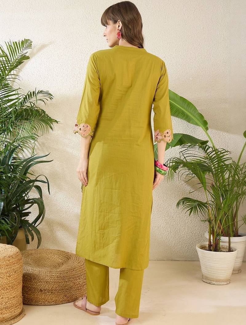 Women Floral Embroidered Regular Thread Work  Cotton Kurta with Trousers