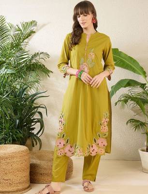 Women Floral Embroidered Regular Thread Work  Cotton Kurta with Trousers 5