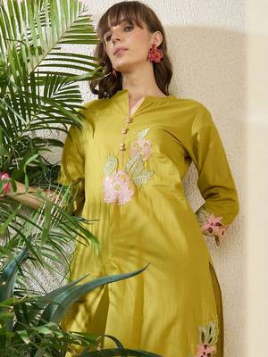 Women Floral Embroidered Regular Thread Work  Cotton Kurta with Trousers 6