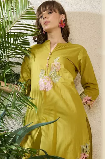 Women Floral Embroidered Regular Thread Work Pure Cotton Kurta with Trousers