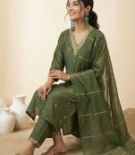 Women Ethnic Motifs Embroidered Regular Thread Work Kurta with Trousers & With Dupatta
