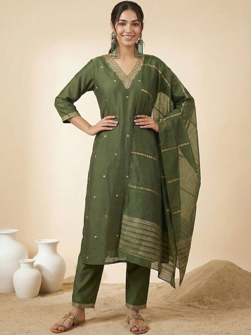 Women Ethnic Motifs Embroidered Regular Thread Work Kurta with Trousers & With Dupatta