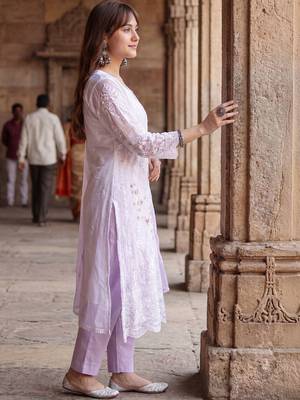 Women Floral Embroidered Tiered Thread Work Kurta with Trousers & Dupatta 3