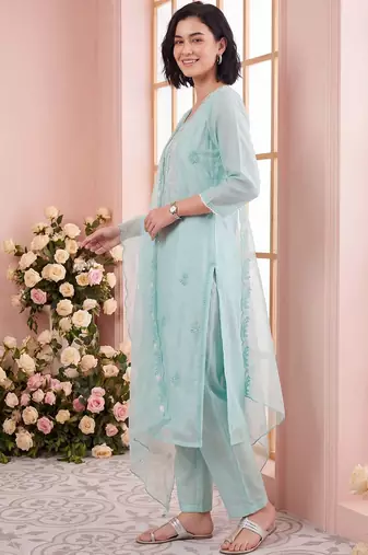 Women Ethnic Motifs Embroidered Regular Thread Work Kurta with Trousers & With Dupatta