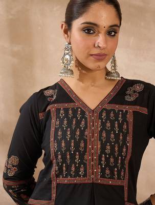 Women Ethnic Motifs Printed Regular  Cotton Kurta with Trousers 3