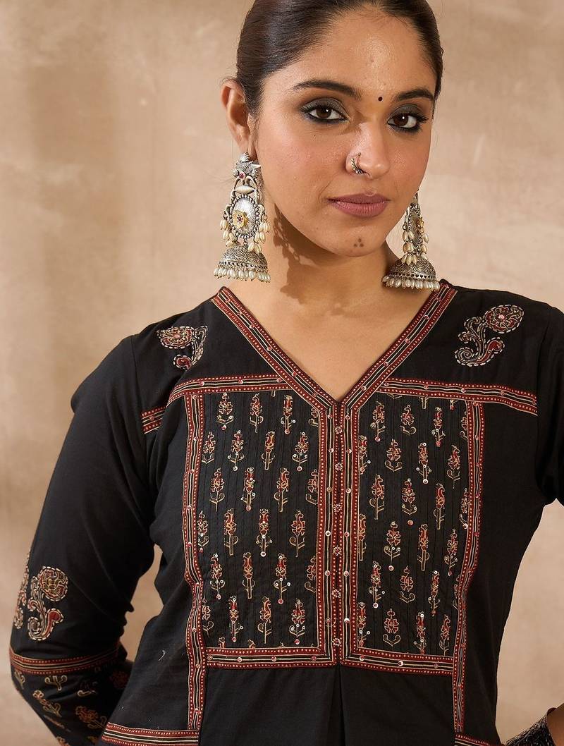 Women Ethnic Motifs Printed Regular  Cotton Kurta with Trousers