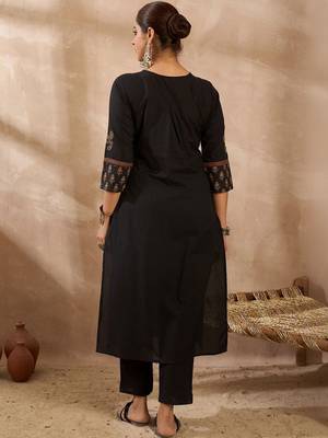 Women Ethnic Motifs Printed Regular  Cotton Kurta with Trousers 5