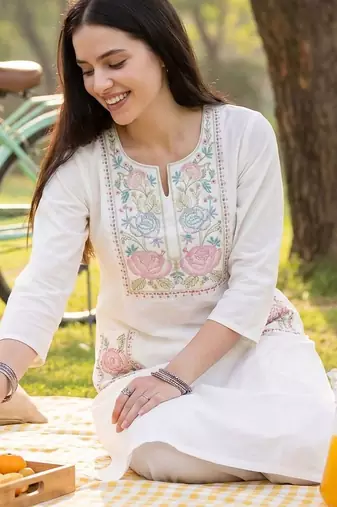 Women Floral Embroidered Regular Thread Work Pure Cotton Kurta with Trousers