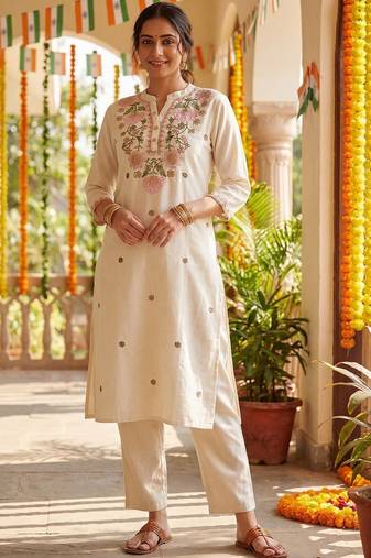 Women Floral Embroidered Thread Work Cotton Kurta with Trousers