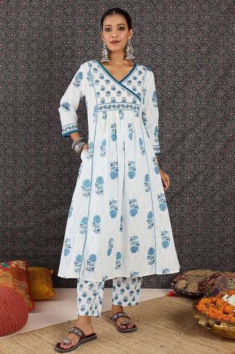 Women Floral Printed Regular  Cotton Kurta with Trousers