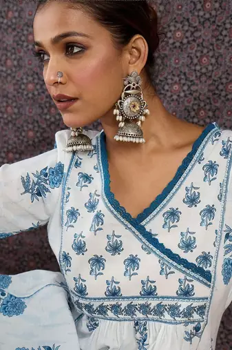 Women Floral Printed Regular  Cotton Kurta with Trousers