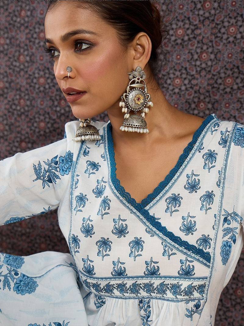Women Floral Printed Regular  Cotton Kurta with Trousers