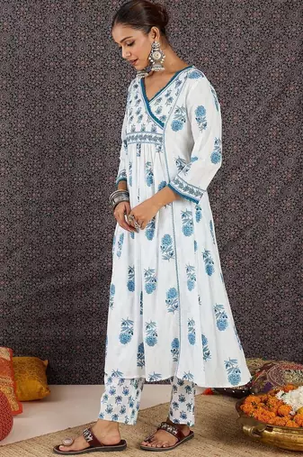 Women Floral Printed Regular  Cotton Kurta with Trousers