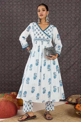 Women Floral Printed Regular  Cotton Kurta with Trousers
