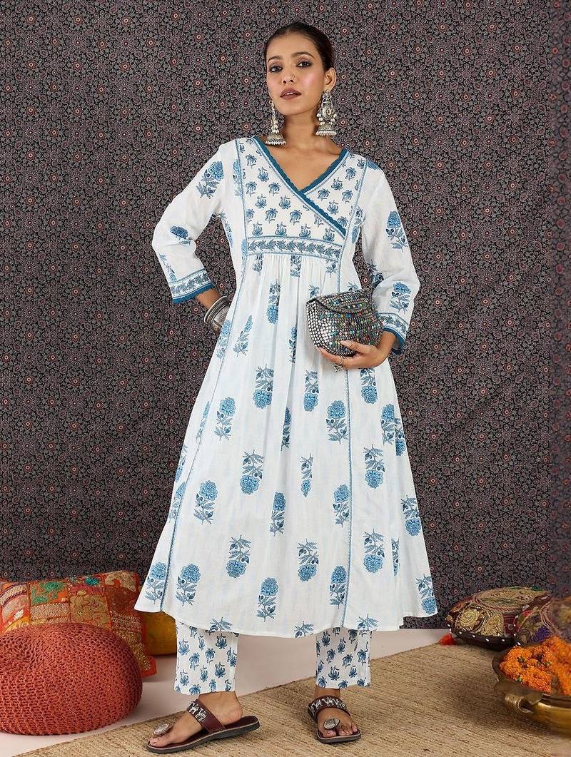 Women Floral Printed Regular  Cotton Kurta with Trousers