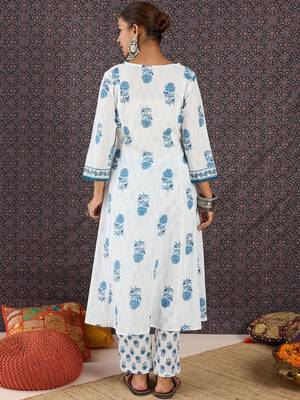 Women Floral Printed Regular  Cotton Kurta with Trousers 5