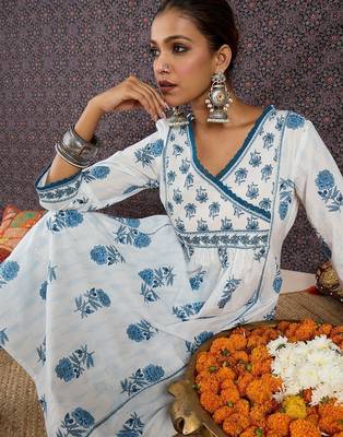 Women Floral Printed Regular  Cotton Kurta with Trousers 6