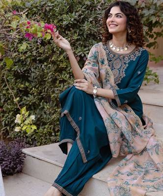 Women Floral Embroidered Regular Thread Work Kurta with Patiala & With Dupatta 1