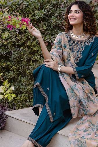 Women Floral Embroidered Thread Work Kurta with Patiala & With Dupatta