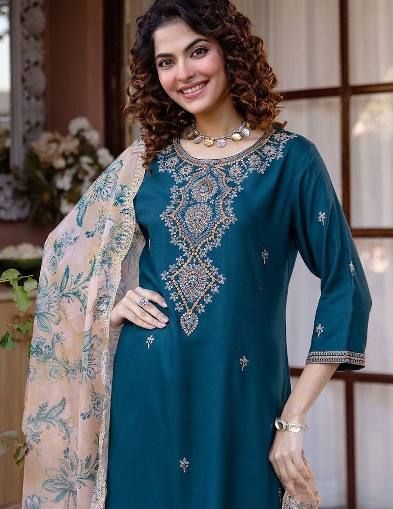 Women Floral Embroidered Regular Thread Work Kurta with Patiala & With Dupatta
